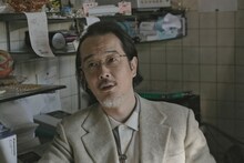 "先生"役のリリー・フランキー。 (c)2013「凶悪」製作委員会
