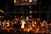 Billboard Live TOKYOで歌う西野カナ。