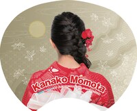 ファミリーマートおよびfamima.comの「B.L.T. 2013年11月号」関東版特典の百田夏菜子の「納涼！秋うちわ」裏面。