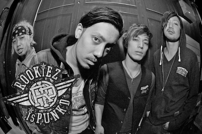 ROOKiEZ is PUNK'D。写真左端が2RASH（B, Cho）。