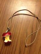 かじりリンゴネックレス