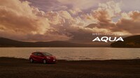 TOYOTA「AQUA」CMのワンシーン。