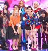 収録終了後の記念撮影の模様。