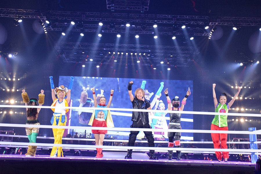 串田アキラ＆ももいろクローバーZ (c)Animelo Summer Live 2013/MAGES.