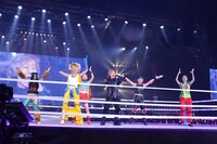 串田アキラ＆ももいろクローバーZ (c)Animelo Summer Live 2013/MAGES.