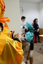 壁から覗くぁぃぁぃ＆みれいキョンシー。