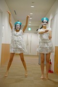 大キョンシー＆小キョンシーの謎の踊り。