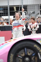 「マジで速いんだZ」号のドライバーとして紹介を受ける星野一義。