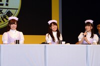 左から白石麻衣、桜井玲香、生田絵梨花。