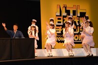 新CM発表会に登壇した武井壮と乃木坂46。