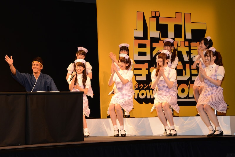 新CM発表会に登壇した武井壮と乃木坂46。