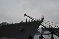 除籍船上でPV撮影を行うナノとHiro。