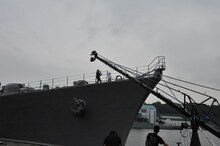 除籍船上でPV撮影を行うナノとHiro。