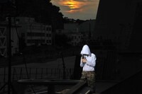 イージス艦「きりしま」艦上でPV撮影を行うナノ。