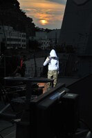 イージス艦「きりしま」艦上でPV撮影を行うナノ。