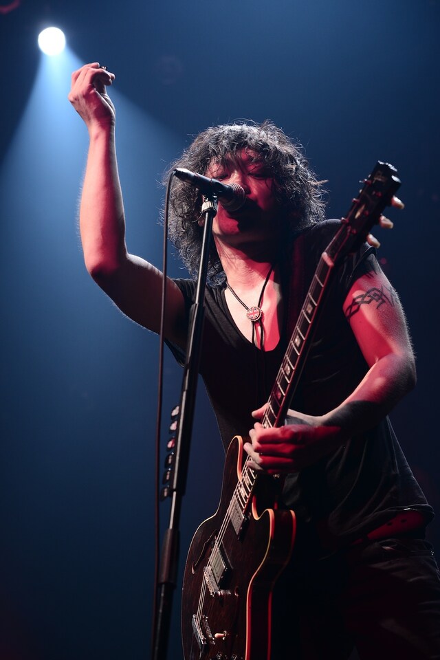 高野哲（Vo, G）（撮影：大参久人）