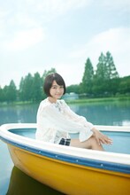 エアリアル新CM「ボートでみんなとエアリアル」に出演する葵わかな。