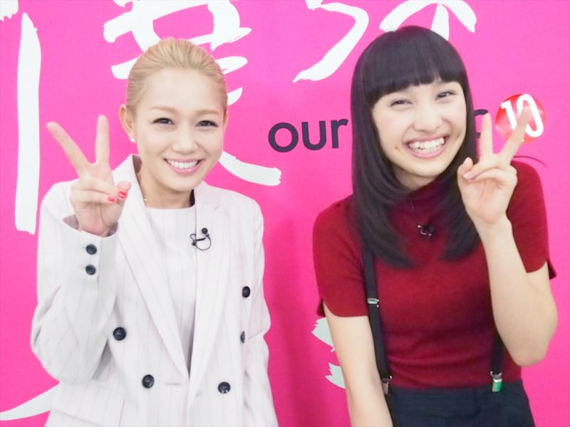 左から、トーク収録後の西野カナ、百田夏菜子。