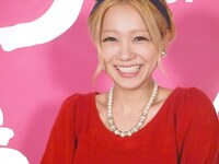 スタジオライブ収録後の西野カナ。