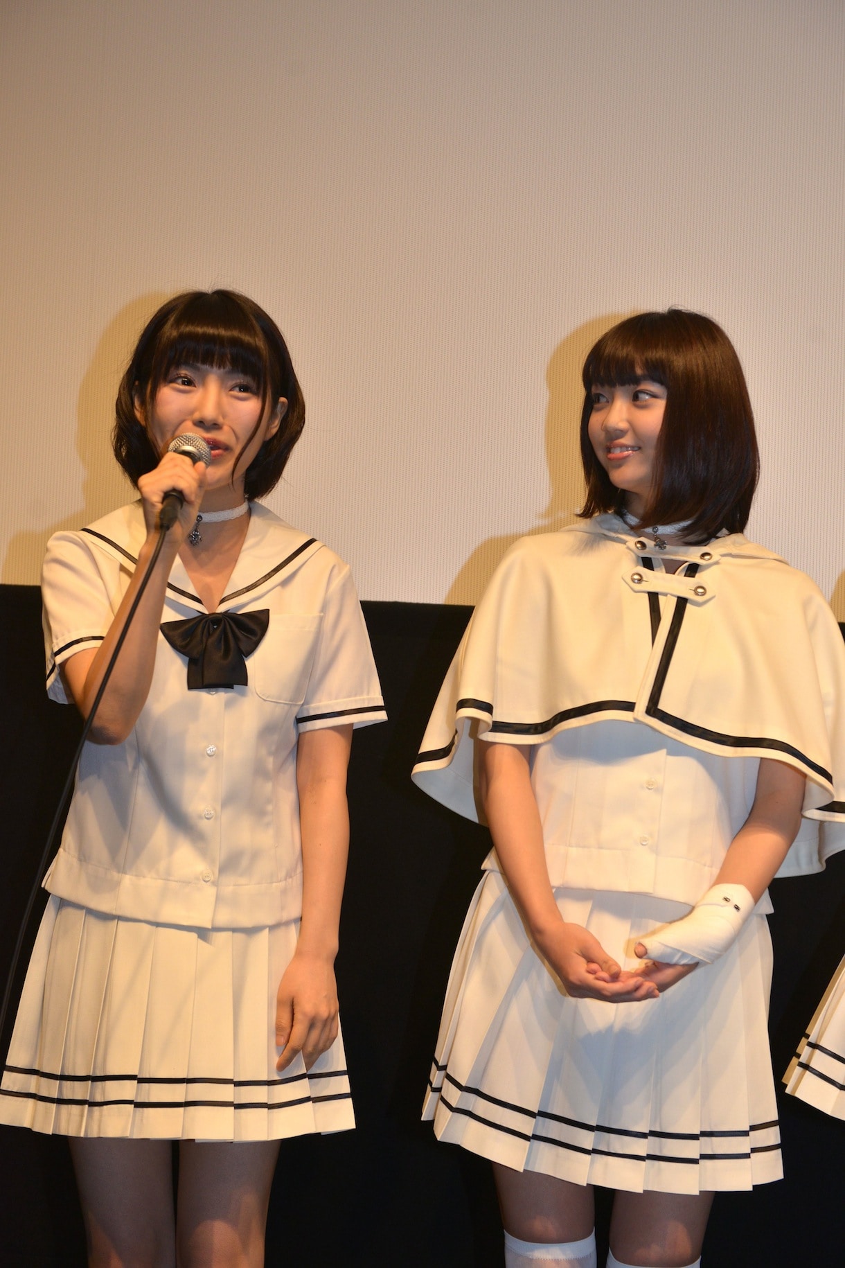 左からタカオユキ、山谷花純。 - でんぱ組.inc主演「白魔女学園