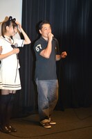 左から藤咲彩音と坂本浩一。