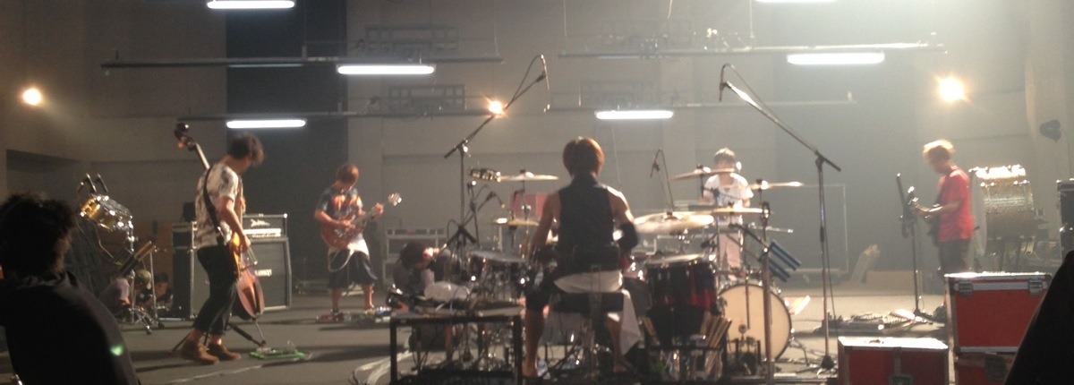 UVERworld「UVERworld Live at Avaco Studio 2」のワンシーン。
