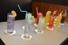 ドリンクはでんぱ組.incのメンバーカラーにあわせたアルコール＆ノンアルコールカクテルを用意。それぞれ各メンバーがメニュー名を考案した。