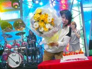 収録の合間に行われた、T.M.Revolutionの誕生祝いの様子。