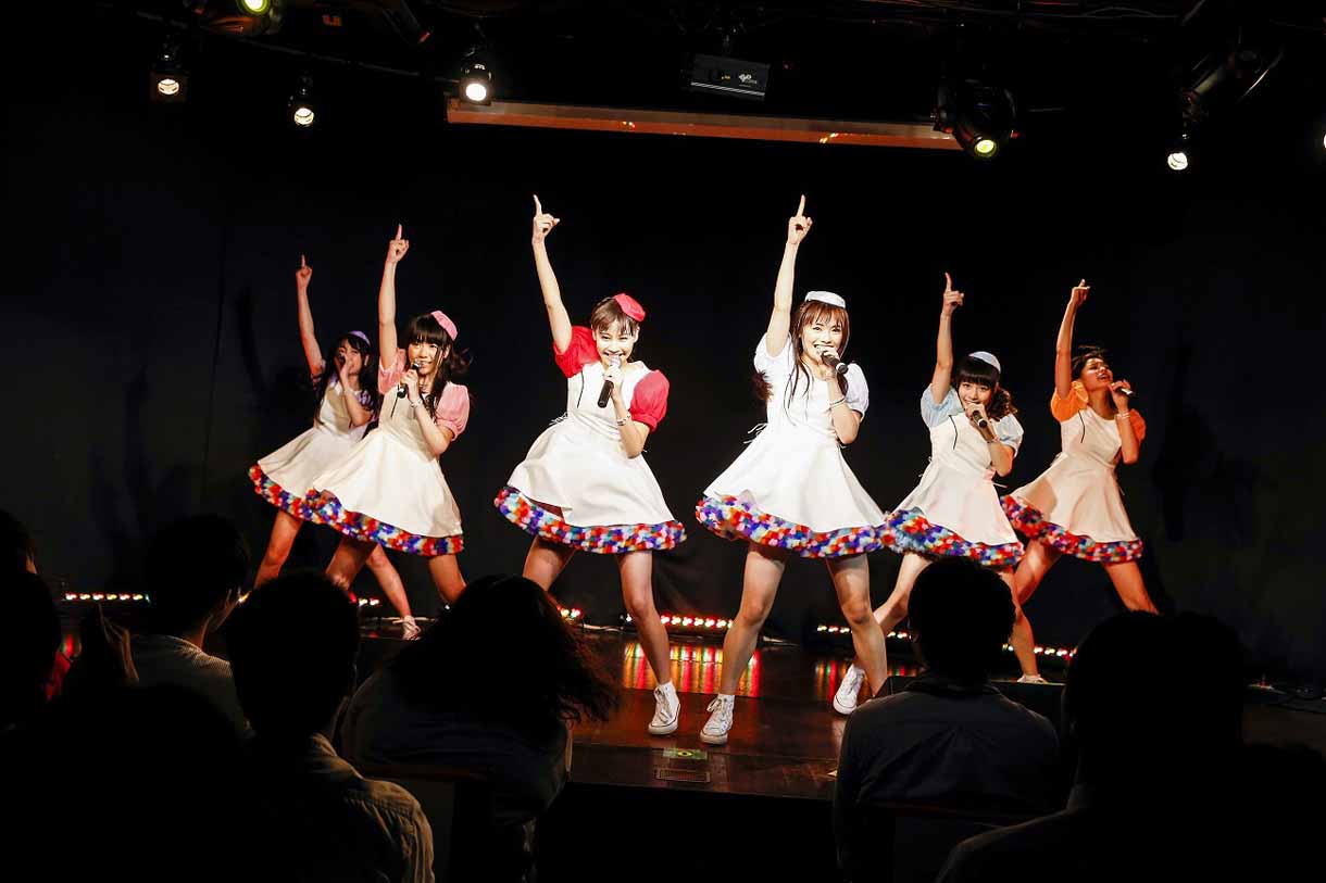 paletのライブパフォーマンスの様子。