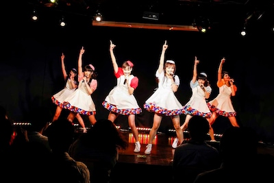 paletのライブパフォーマンスの様子。