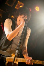 Isaac（Vo, G）（撮影：加藤大毅[nanairo]）