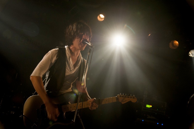 9月10日に東京・shibuya eggmanで行われた「Mix UP!! vol.55」でパフォーマンスを披露するHemenway。（撮影：加藤大毅[nanairo]）
