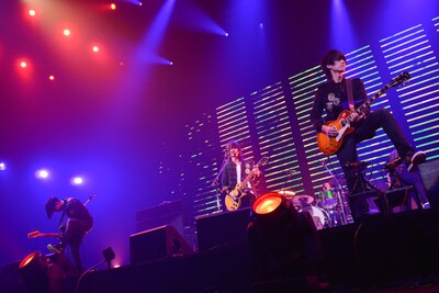 BUMP OF CHICKEN「BUMP OF CHICKEN 2013 TOUR "WILLPOLIS"」愛知・日本ガイシホール公演の様子。（撮影：古渓一道）