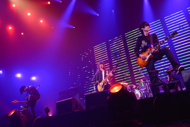 BUMP OF CHICKEN「BUMP OF CHICKEN 2013 TOUR "WILLPOLIS"」愛知・日本ガイシホール公演の様子。（撮影：古渓一道）