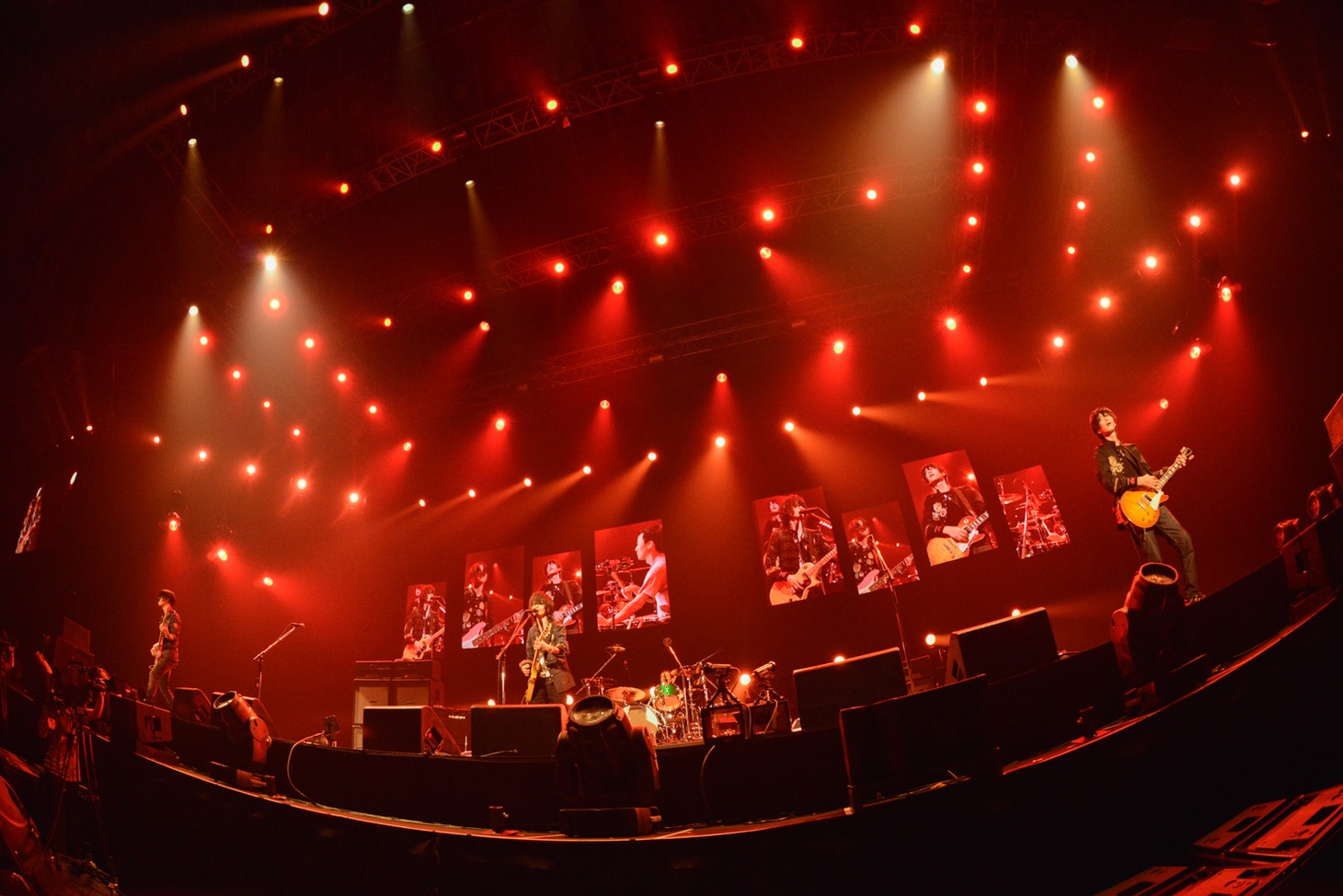 今週の人気の画像10位は「BUMP OF CHICKEN全国ツアー開幕『行ってまいります！』」より、BUMP OF CHICKEN「BUMP OF CHICKEN 2013 TOUR "WILLPOLIS"」愛知・日本ガイシホール公演の様子。（撮影：古渓一道）