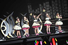 感謝の言葉を語る矢島舞美。