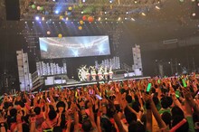 最後のあいさつをする℃-ute。