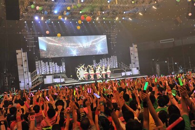 最後のあいさつをする℃-ute。