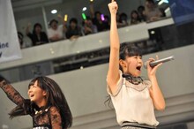 宮崎由加、高木紗友希（左から）。