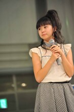 涙を流す高木紗友希。