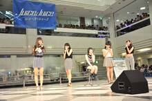 リーダーの宮崎由加からサプライズで手紙が読まれる。