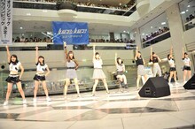 Juice=Juiceとハロプロ研修生による「天まで登れ！」歌唱の様子。