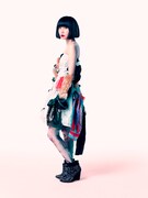 小南泰葉、ツアー来場者に新曲入り「孵化待ち盤」進呈