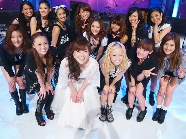 岩崎宏美とE-girls。