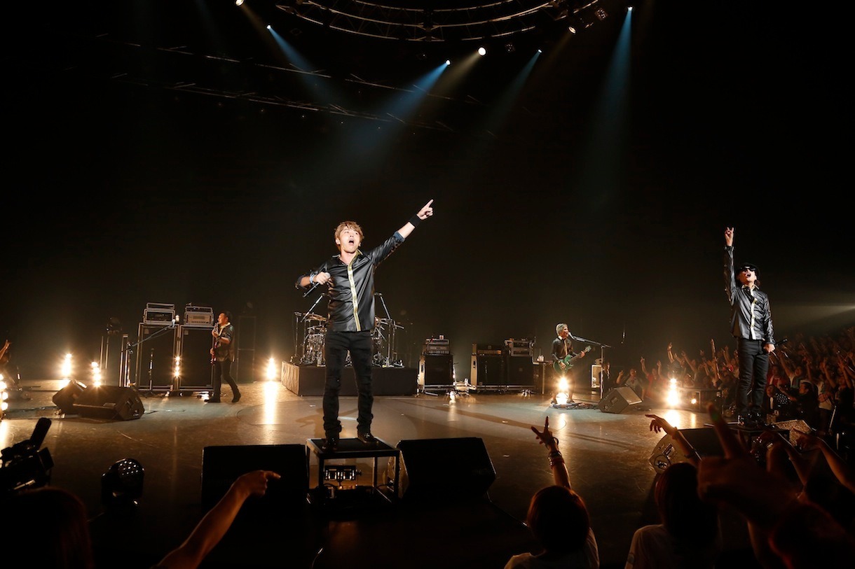 FLOW「FLOW LIVE TOUR 2013『ツアー THE MAX!!!』」千葉・舞浜アンフィシアター公演の様子。