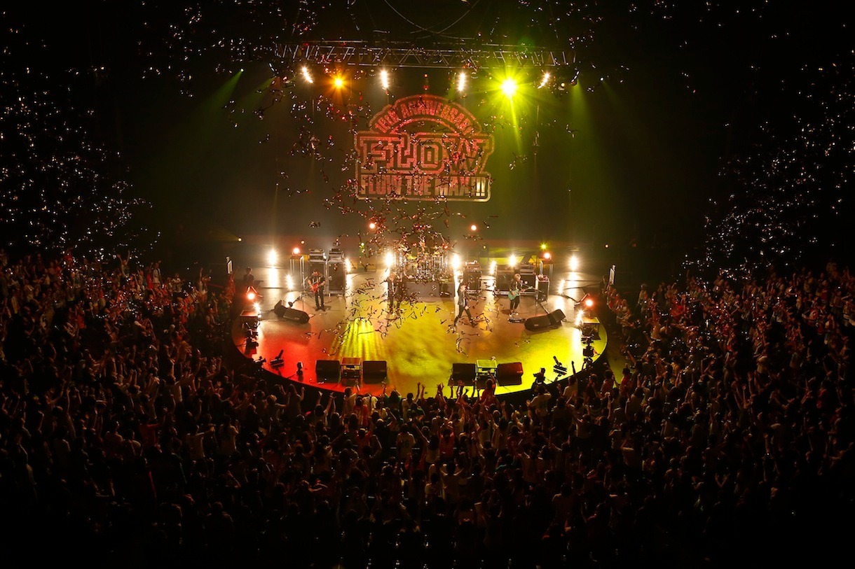 FLOW「FLOW LIVE TOUR 2013『ツアー THE MAX!!!』」千葉・舞浜アンフィシアター公演の様子。