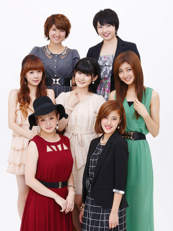 Berryz工房。中列左が清水佐紀、後列左が徳永千奈美。
