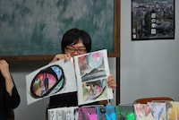 オリジナルイラストのラフを公開する押見修造。