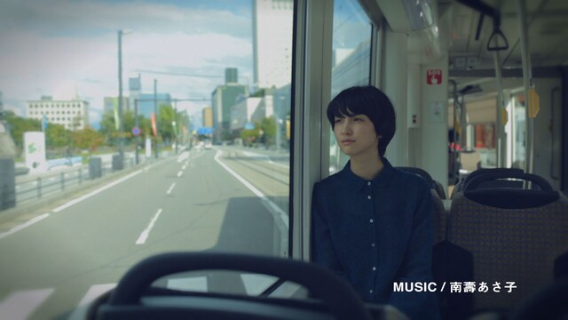 「BEATRAM MUSIC FESTIVAL 2013」テレビCMのワンシーン。（※この画像にARアプリ「カゲロウ」を立ち上げたスマートフォンをかざせば、スマートフォンでCM動画を観ることができます）