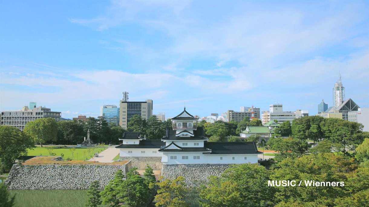 「BEATRAM MUSIC FESTIVAL 2013」テレビCMのワンシーン。（※この画像にARアプリ「カゲロウ」を立ち上げたスマートフォンをかざせば、スマートフォンでCM動画を観ることができます）